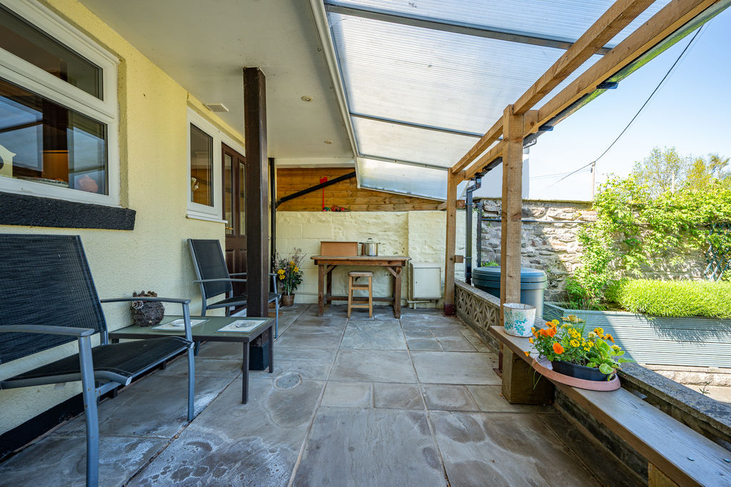 Covered Terrace / Veranda- click for photo gallery